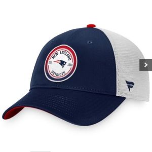 Men's Navy/White New England Patriots Gradient Trucker Snapback Hat NWOT